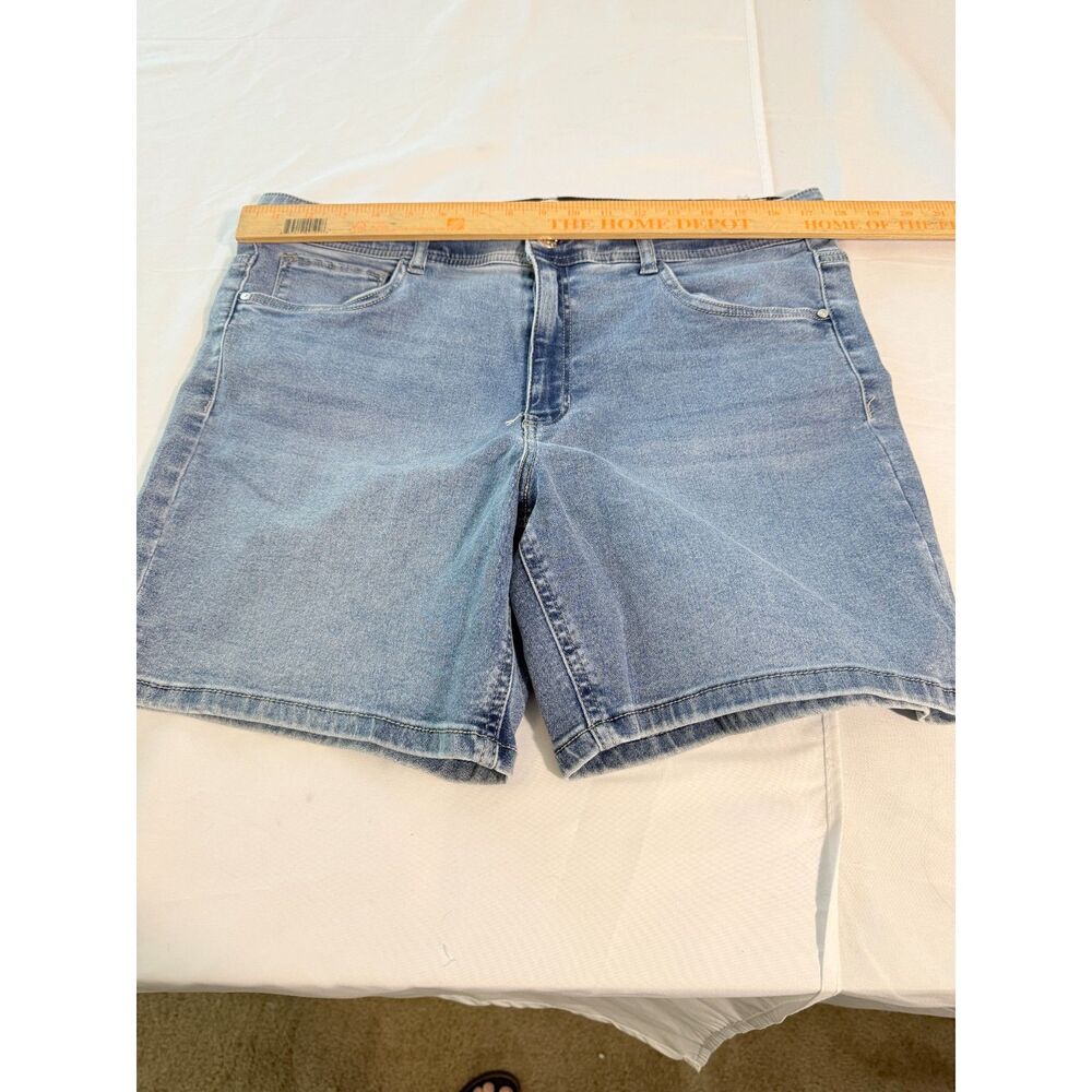 Women's Size 14 Jean Shorts Bundle 5 Pairs Maurice's & Angels Forever Young EUC - Picture 4 of 15